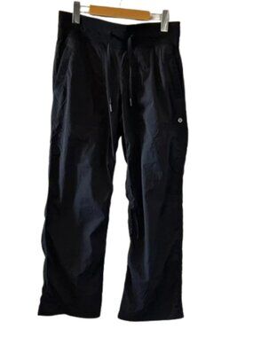 lululemon athletica Women’s Black Relaxed Fit no tag. Fit like an 8.